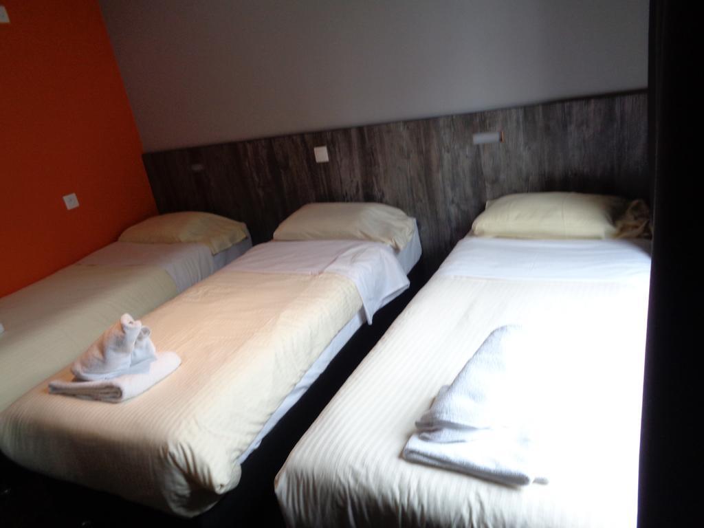 Brxxl 5 City Centre Hostel Брюссель Номер фото
